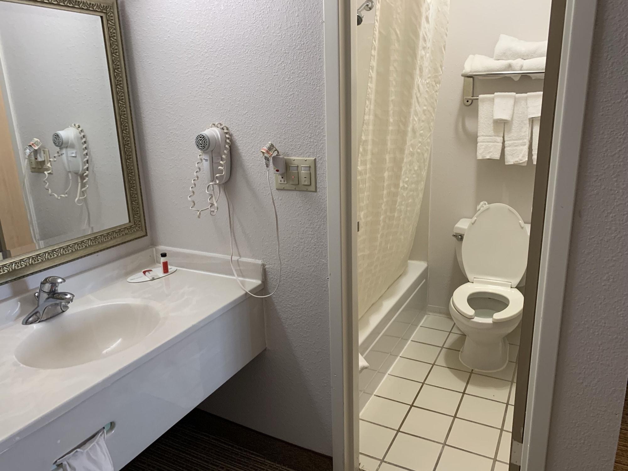 Travelodge By Wyndham Fort Wayne North Exteriör bild