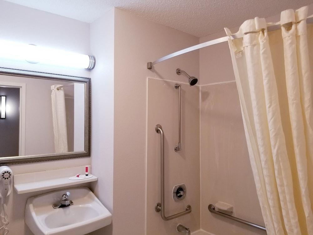 Travelodge By Wyndham Fort Wayne North Exteriör bild