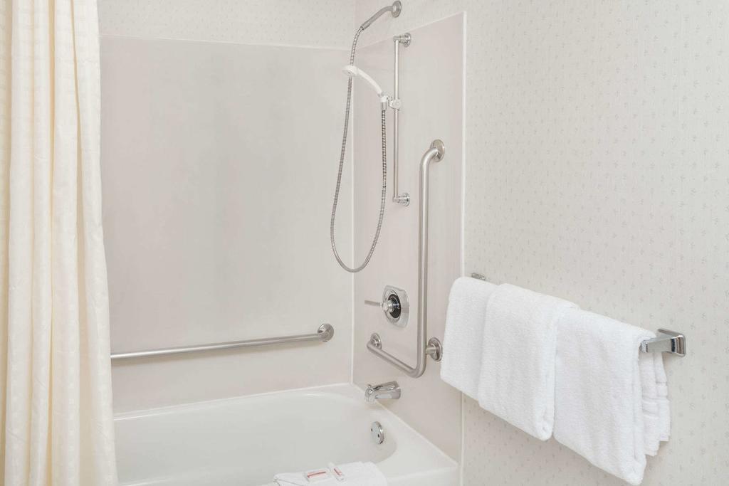 Travelodge By Wyndham Fort Wayne North Exteriör bild