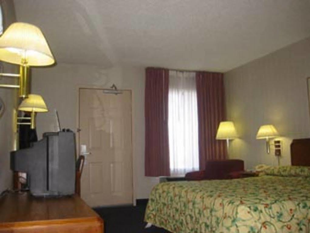 Travelodge By Wyndham Fort Wayne North Exteriör bild